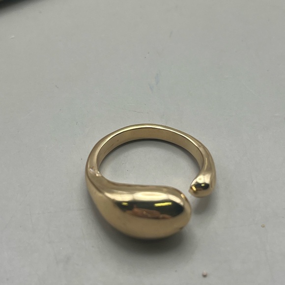 Elegant Gold-Tone Dome Statement Women's Ring -Everyday Elegance-Gift - Picture 3 of 5